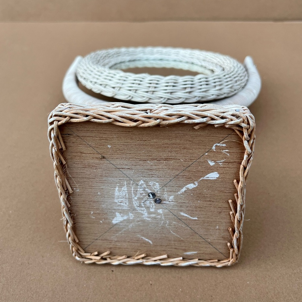 White Wicker Oval Vanity Tabletop Mirror Cottage Style. - Picture 4 of 8